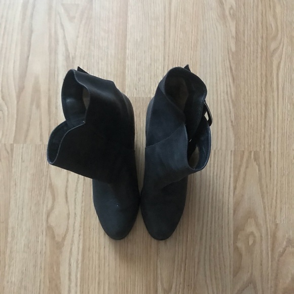 Genuine Leather Ankle boots - Picture 2 of 3